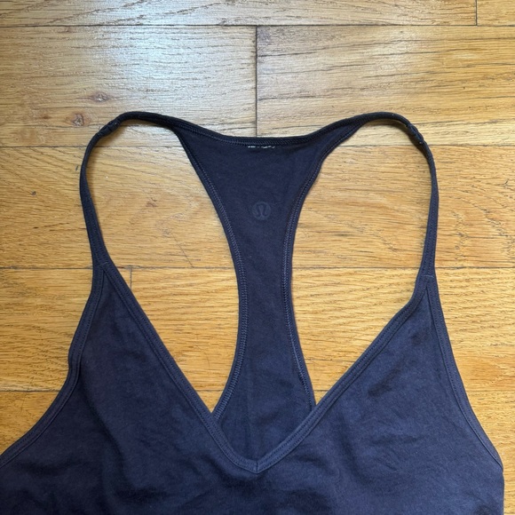 navy Lululemon racerback tank (size: 2) - Picture 3 of 8